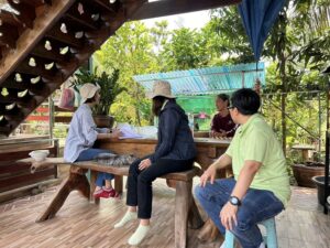 ปฏิบัติงานโครงการเทคโนโลยีการผลิตไม้ดอกที่เหมาะสม ในพื้นที่ภาคกลางและภาคตะวันตก และติดตามศูนย์เรียนรู้การเพิ่มประสิทธิภาพการผลิตสินค้าเกษตร