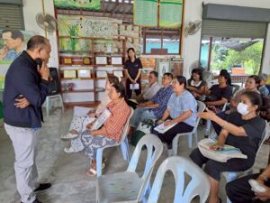 เป็นวิทยากรบรรยายถ่ายทอดความรู้การาใช้สารเคมีทางการเกษตร