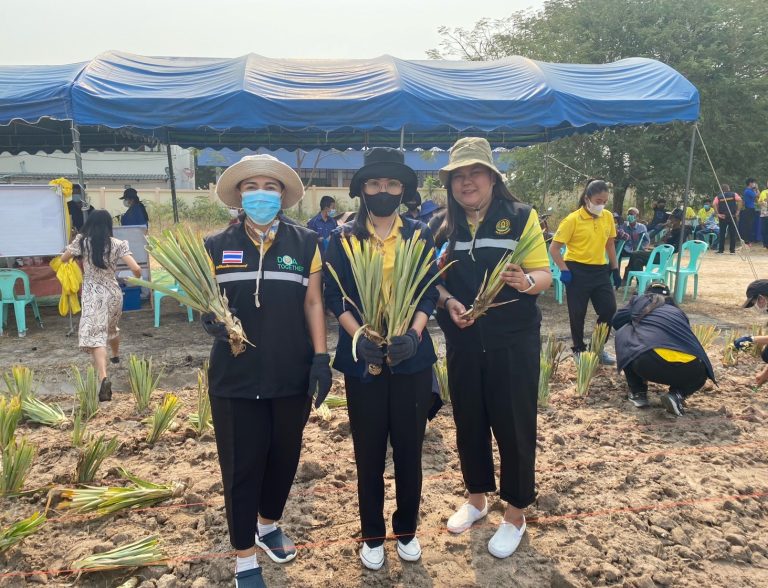 เข้าร่วมพิธีเปิดโครงการ “การพัฒนาและยกระดับการปลูกสับปะรดดอนขุนห้วยสู่มาตรฐานและการค้าเชิงพาณิชย์”