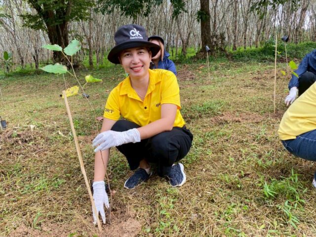 LINE_ALBUM_วันรักต้นไม้_251027_22