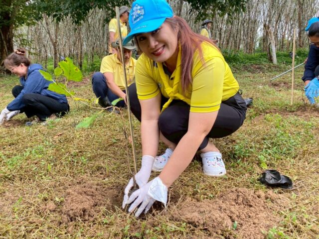 LINE_ALBUM_วันรักต้นไม้_251027_23