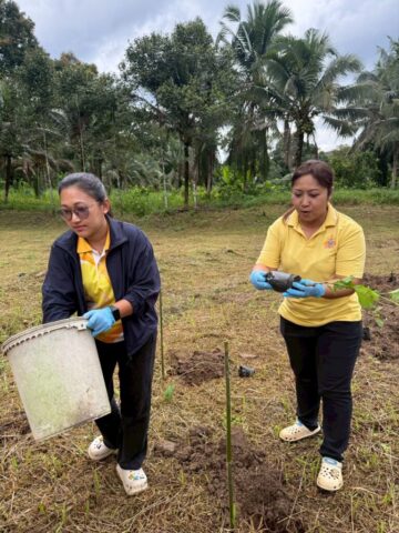 LINE_ALBUM_วันรักต้นไม้_251027_36