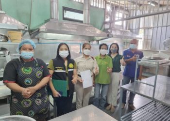 เจ้าหน้าที่ศูนย์วิจัยและพัฒนาการเกษตร ลงตรวจรับรองร้านอาหาร ภายใต้โครงการร้านอาหารวัตถุดิบปลอดภัยเลือกใช้สินค้า Q ประจำปีงบประมาณ 2566