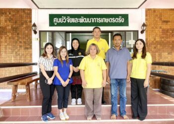 ดร.ประพิศ วองเทียม ตรวจราชการ แปลงเพาะพันธ์ปาล์ม กิ่งตายาง