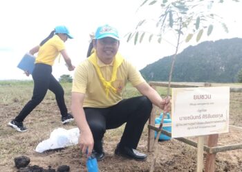 จังหวัดตรัง จัดกิจกรรมจิตอาสาพัฒนา ปลูกต้นไม้ และปล่อยพันธุ์สัตว์น้ำ เนื่องใน “วันต้นไม้ประจำปีของชาติ พ.ศ. 2568