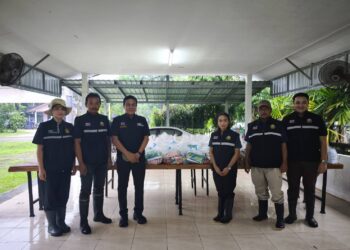 ศวพ.ตรัง ร่วมทีมกับ กระทรวงเกษตรและสหกรณ์จังหวัดตรัง จัดตั้งโรงครัวเพื่อช่วยเหลือผู้ประสบอุทกภัยภาคใต้จังหวัดตรัง