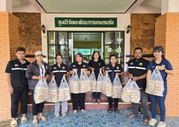 ศวพ.ตรัง จัดทำข้าวกล่องเพื่อช่วยเหลือประชาชนผู้ประสบอุทกภัยจากน้ำป่าไหลหลาก ในพื้นที่อำเภอปะเหลียน จังหวัดตรัง