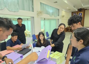 ศวพ.ตรัง ร่วมประชุมการตรวจติดตามคุณภาพภายในหน่วยรับรองมาตรฐานการผลิตพืช สวพ.8 พร้อมด้วยคณะผู้ตรวจติดตามคุณภาพภายในหน่วยรับรองมาตรฐานการผลิตพืช ของ สวพ.8