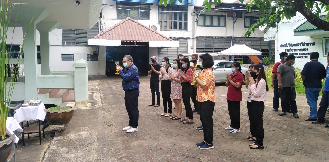 สักการะสิ่งศักดิ์สิทธิ์ประจำสถาบันวิจัยเกษตรวิศวกรรม เนื่องในเทศกาลวันสงกรานต์ ประจำปี 2564