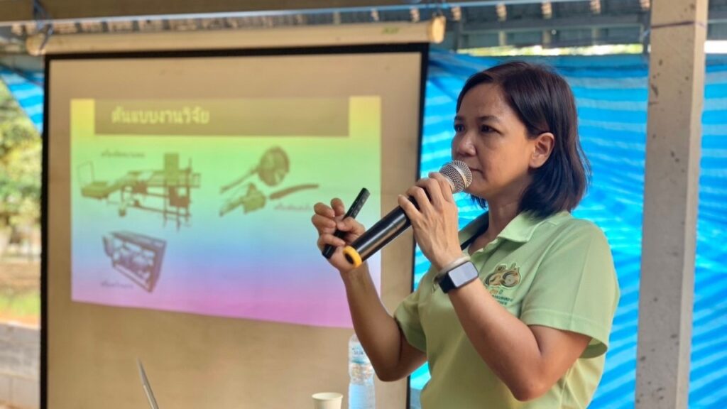 ผู้อำนวยการศูนย์วิจัยเกษตรวิศวกรรมจันทบุรี ร่วมเป็นวิทยากรในโครงการศูนย์เรียนรู้การเพิ่มประสิทธิภาพการผลิตสินค้าเกษตร (ศพก.) ณ ศูนย์เครือข่ายแปลงใหญ่บ้านอ่างมะกรูด ต.แก่งหางแมว อ.แก่งหางแมว จ.จันทบุรี