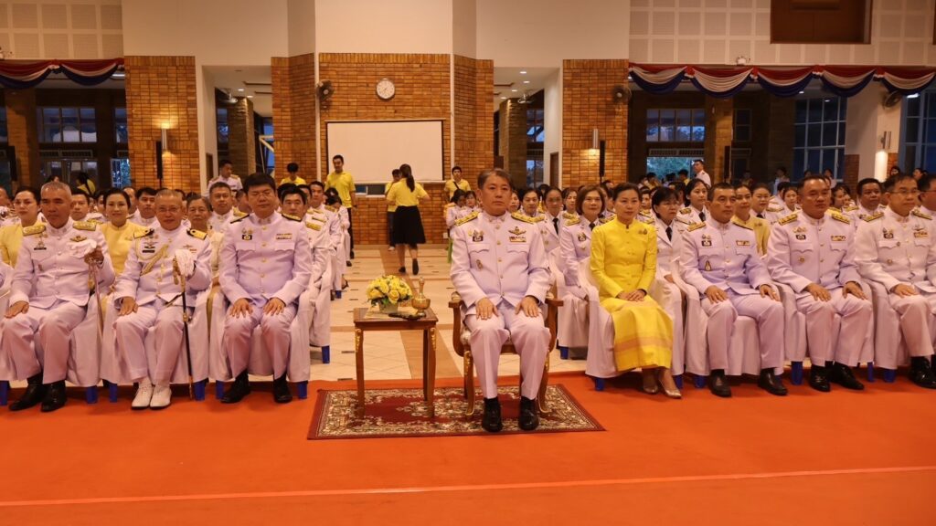 เจ้าหน้าที่ศูนย์วิจัยเกษตรวิศวกรรมจันทบุรี เข้าร่วมพิธีสวดพระพุทธมนต์และทำบุญตักบาตรถวายพระราชกุศล ฯ เนื่องในวันชาติและวันพ่อแห่งชาติ