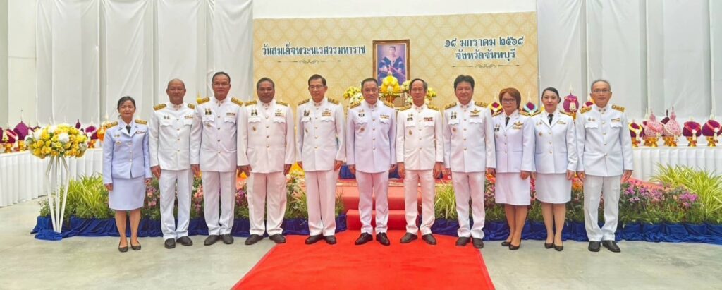 ผู้อำนวยการศูนย์วิจัยเกษตรวิศวกรรมจันทบุรี พร้อมด้วยเจ้าหน้าที่ร่วมพิธีวางพานพุ่มดอกไม้สด เนื่องในวัน “สมเด็จพระนเรศวรมหาราช” ประจำปี 2568