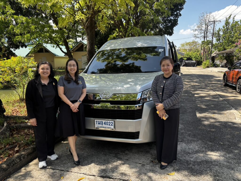 พิธีส่งมอบรถยนต์ตามโครงการเช่ารถยนต์