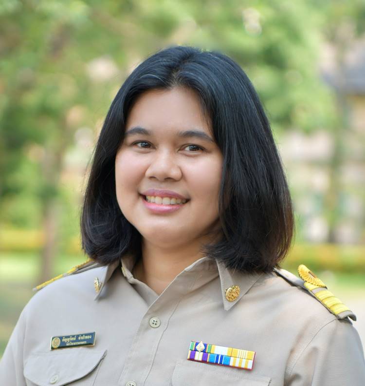 นางสาวกัญญรัตน์ จำปาทอง 