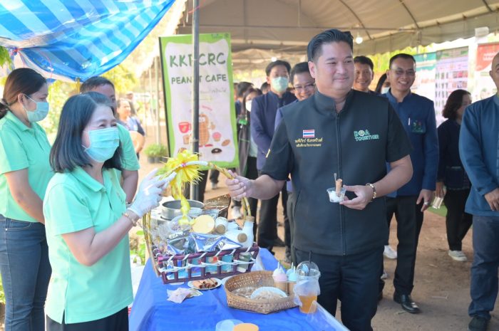 ร่วมจัดนิทรรศการด้านพืชไร่พันธุ์ดีของกรมวิชาการเกษตร