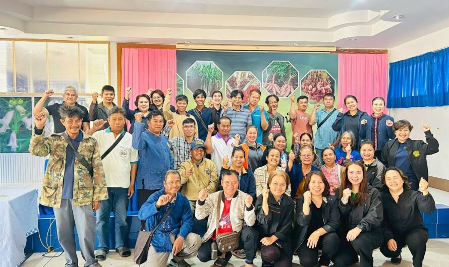 วันที่ 27 มกราคม 2569 ศูนย์วิจัยพืชไร่อุบลราชธานี ให้การต้อนรับ เจ้าหน้าที่สำนักงานเกษตรอำเภอนาเยีย และเกษตรกรกลุ่มแปลงใหญ่ข้าวโพดเลี้ยงสัตว์ ตำบลนาดี อำเภอนาเยีย จังหวัดอุบลราชธานี รวมจำนวน 41 ราย ในโอกาสเข้ารับการอบรมถ่ายทอดความรู้ “การเพิ่มประสิทธิภาพการผลิตข้าวโพดเลี้ยงสัตว์”