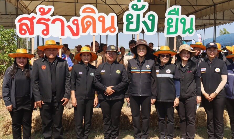 วันที่ 20 กุมภาพันธ์ 2569 นางสาวจิราลักษณ์ ภูมิไธสง ผู้อำนวยการศูนย์วิจัยพืชไร่อุบลราชธานี ร่วมงาน “ไถกลบตอซัง สร้างดินยั่งยืน ฟื้นสิ่งแวดล้อม” ประจำปีงบประมาณ 2569