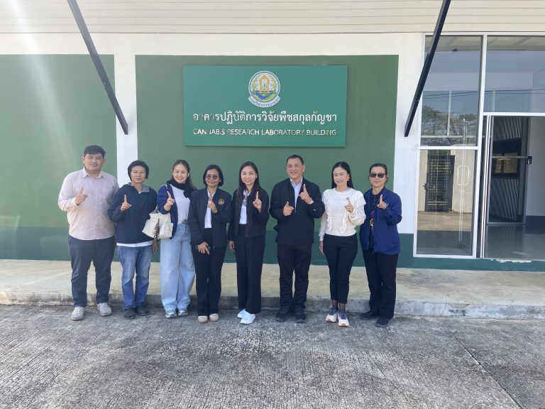 ให้การต้อนรับ ผู้อำนวยการสถาบันวิจัยพืชสวน เข้าดูพื้นที่โครงการขุดลอกหนองช้างในพื้นที่ศูนย์วิจัยพืชสวนเชียงราย