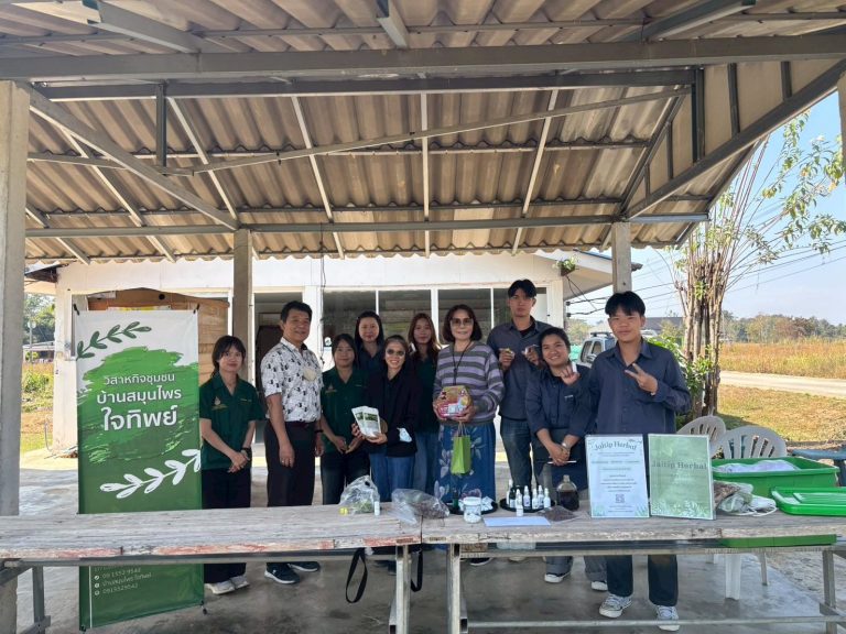 ผู้เชี่ยวชาญด้านพืชผัก ลงพื้นที่ติดตามให้คำปรึกษาและข้อเสนอแนะในการพัฒนางานวิจัยของศูนย์วิจัยพืชสวนเชียงราย