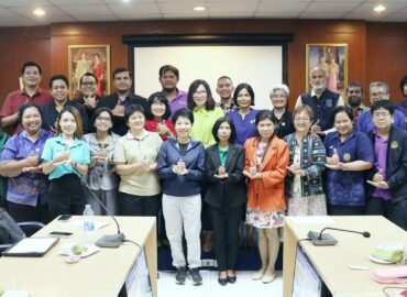 ศวส.ชุมพร ร่วมประชุมหารือถึงแนวทางแก้ไข และแนวทางการทำวิจัยจากการลงพื้นที่แปลงมะพร้าวน้ำหอม