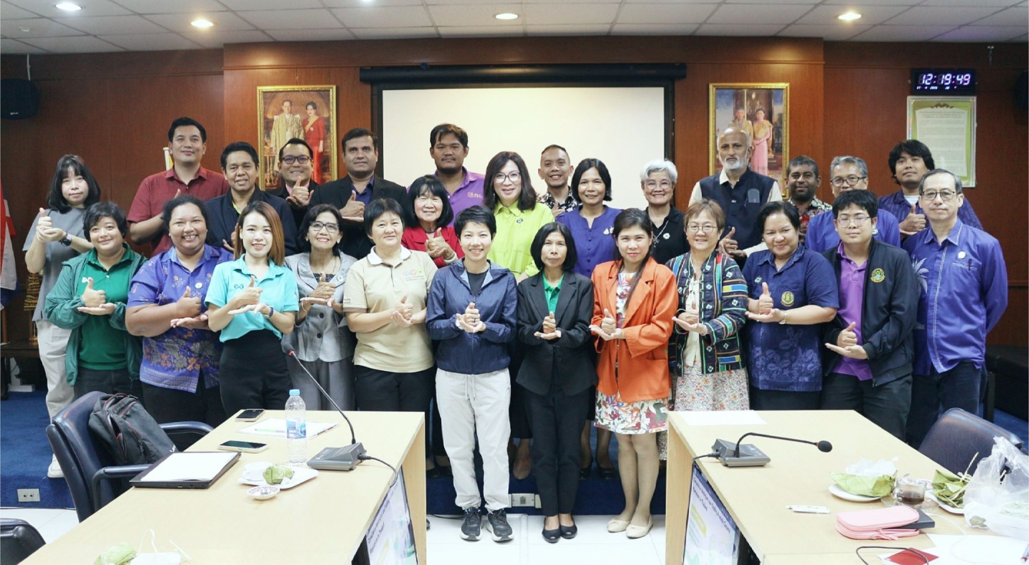 ศวส.ชุมพร ร่วมประชุมหารือถึงแนวทางแก้ไข และแนวทางการทำวิจัยจากการลงพื้นที่แปลงมะพร้าวน้ำหอม