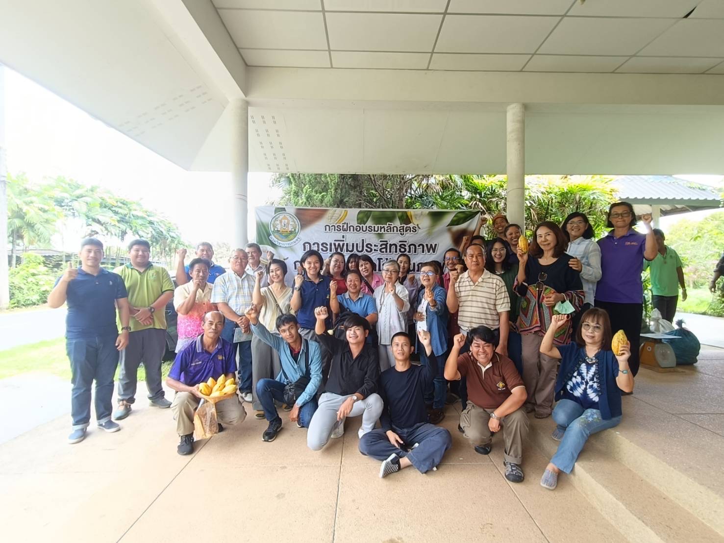 ศวส.ชุมพร ร่วมกับ ศวส.เชียงราย ดำเนินการจัดฝึกอบรมภายใต้โครงการถ่ายทอดเทคโนโลยีการเพิ่มประสิทธิภาพการผลิตกาแฟและโกโก้คุณภาพ