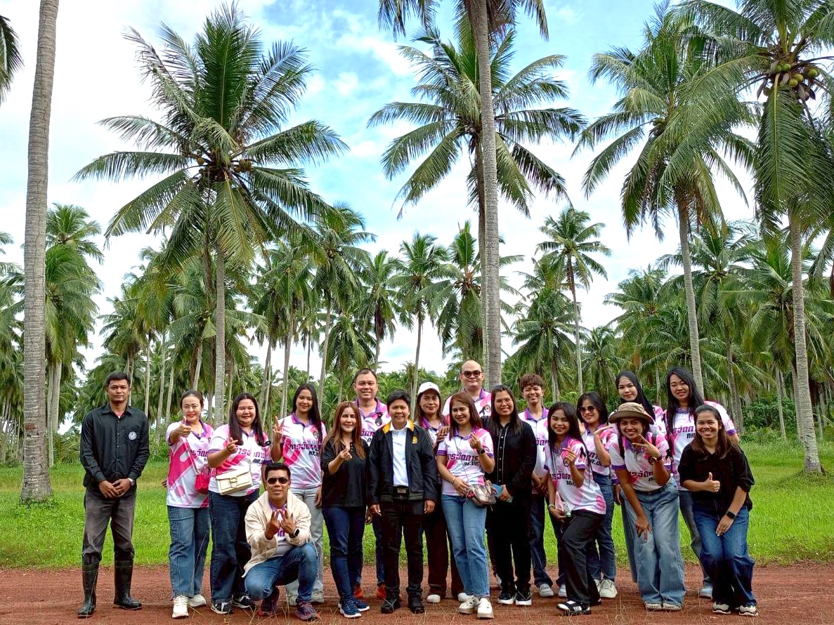 คณะอาจารย์และนักศึกษา มหาวิทยาลัยราชภัฏสงขลา  คณะวิทยาการจัดการ  เข้าศึกษาดูงานแปลงโกโก้ กาแฟ และมะพร้าว