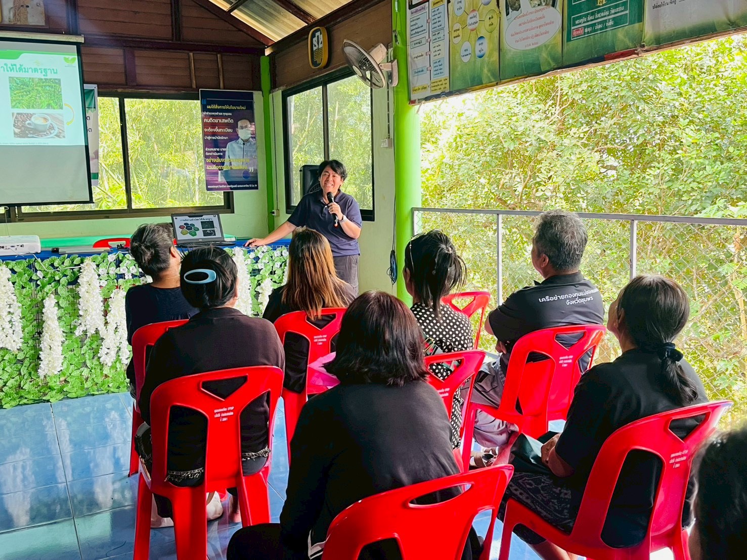 ศวส.ชุมพร ร่วมเป็นวิทยากรโครงการระบบส่งเสริมเกษตรแบบแปลงใหญ่เพื่อปรับเพิ่มผลิตภาพการผลิต