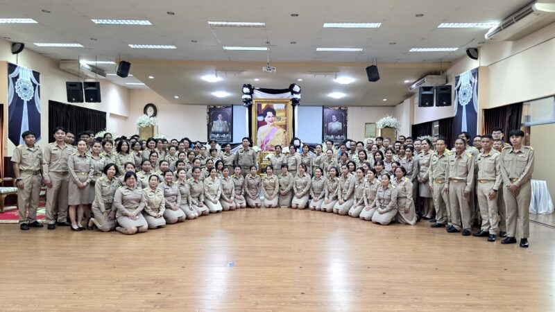 ศูนย์วิจัยเกษตรหลวงเชียงใหม่ ได้เข้าร่วมพิธีถวายความอาลัยแด่ สมเด็จพระนางเจ้าสิริกิติ์ พระบรมราชินีนาถ พระบรมราชชนนีพันปีหลวง ภายหลังเสด็จสวรรคต เพื่อแสดงออกถึงความจงรักภักดีและสำนึกในพระมหากรุณาธิคุณอันหาที่สุดมิได้  โดย ข้าราชการ และเจ้าหน้าที่ศูนย์วิจัยเกษตรหลวงเชียงใหม่ ร่วมกันยืนสงบนิ่งถวายความอาลัย โดยมี นายรพีภัทร์  จันทรศรีวงศ์  อธิบดีกรมวิชาการเกษตร  เป็นประธานในพิธี