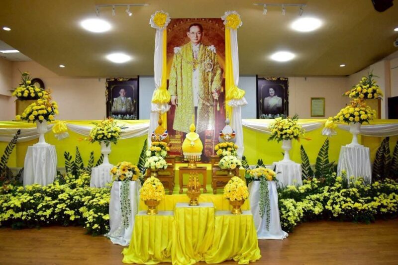 ดร.อรทัย วงค์เมธา ผู้อำนวยการศูนย์วิจัยเกษตรหลวงเชียงใหม่ พร้อมข้าราชการ และเจ้าหน้าที่ เข้าร่วมพีธี รำลึกเนื่องในวันคล้ายวันพระราชสมภพพระบาทสมเด็จพระบรมชนกาธิเบศร มหาภูมิพล อดุลยเดชมหาราช บรมนาถบพิตร วันชาติ และวันพ่อแห่งชาติ ประจำปี ๒๕๖๘