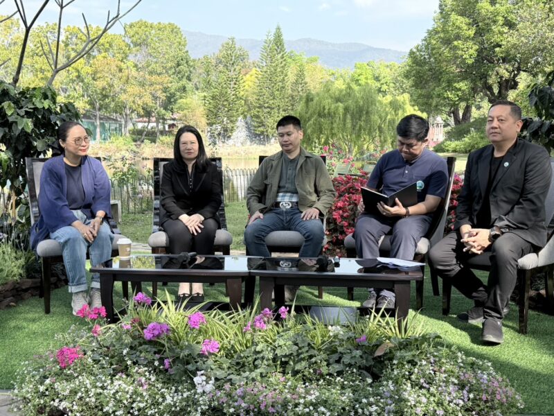 ดร.อรทัย วงค์เมธา ผู้อำนวยการศูนย์วิจัยเกษตรหลวงเชียงใหม่ ได้รับเชิญจากสถาบันวิจัยและพัฒนาพื้นที่สูง (องค์การมหาชน) ร่วมเป็นวิทยากรในการเสวนาเรื่อง “จากต้นน้ำสู่แก้วกาแฟ : เส้นทางความยั่งยืนที่เริ่มต้นจากบนพื้นที่สูง“