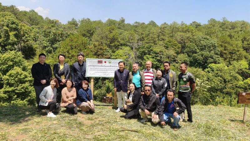 ดร. อรทัย วงค์เมธา ผู้อำนวยการศูนย์วิจัยเกษตรหลวงเชียงใหม่ มอบหมายให้ นายณัฎฐ์ธวัฒน์ พรหมบุตร นักวิชาการเกษตร และคณะ เข้าร่วมจัดงานเทศกาลเที่ยวเมืองไทย ครั้งที่ 44 ประจำปี 2569 เพื่อขับเคลื่อนการส่งเสริมการตลาดท่องเที่ยว ให้เกิดความต้องการท่องเที่ยวในประเทศ โดย ศูนย์วิจัยเกษตรหลวงเชียงใหม่ สถาบันวิจัยพืชสวน กรมวิชาการเกษตร เข้าร่วมการจัดบูทนิทรรศการโครงการท่องเที่ยวเชิงอนุรักษ์ด้านการเกษตรคาร์บอนต่ำ ของกรมวิชาการเกษตร เพื่อสร้างความตระหนักรู้ ให้กับนักท่องเที่ยวเกี่ยวกับวิถีเกษตรยั่งยืน และจะช่วยยกระดับภาพลักษณ์ของการท่องเที่ยวของกรมวิชาการเกษตรให้ดูทันสมัยและใส่ใจโลกมากขึ้น กำหนดการจัดงานตั้งแต่วันที่ 25-29 มีนาคม 2569 ณ ศูนย์การประชุมแห่งชาติสิริกิติ์ กรุงเทพมหานคร