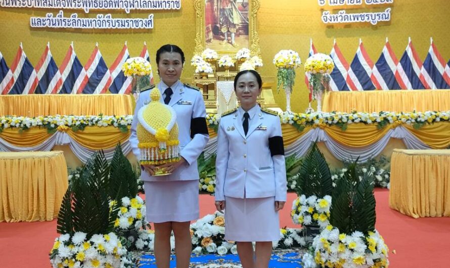 ร่วมพิธีถวายเครื่องราชสักการะวันที่ระลึกวันพระบาทสมเด็จพระพุทธยอดฟ้าจุฬาโลกมหาราชและวันที่ระลึกมหาจักรีบรมราชวงศ์