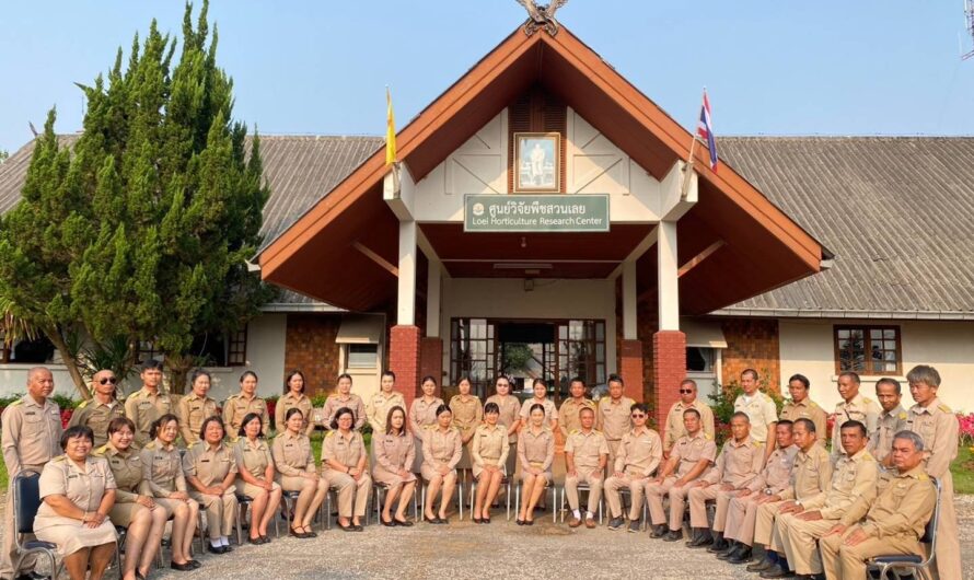 ร่วมทำกิจกรรมหน้าเสาธง เพื่อสร้างความมีระเบียบวินัย  และความสามัคคีในองค์กร