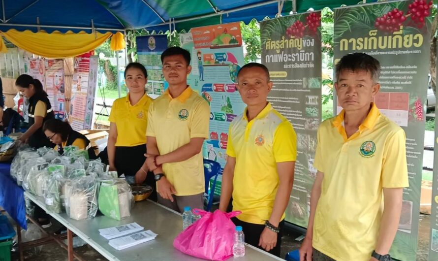 ร่วมจัดนิทรรศการในโครงการคลินิกเกษตรเคลื่อนที่ในพระราชานุเคราะห์ฯ