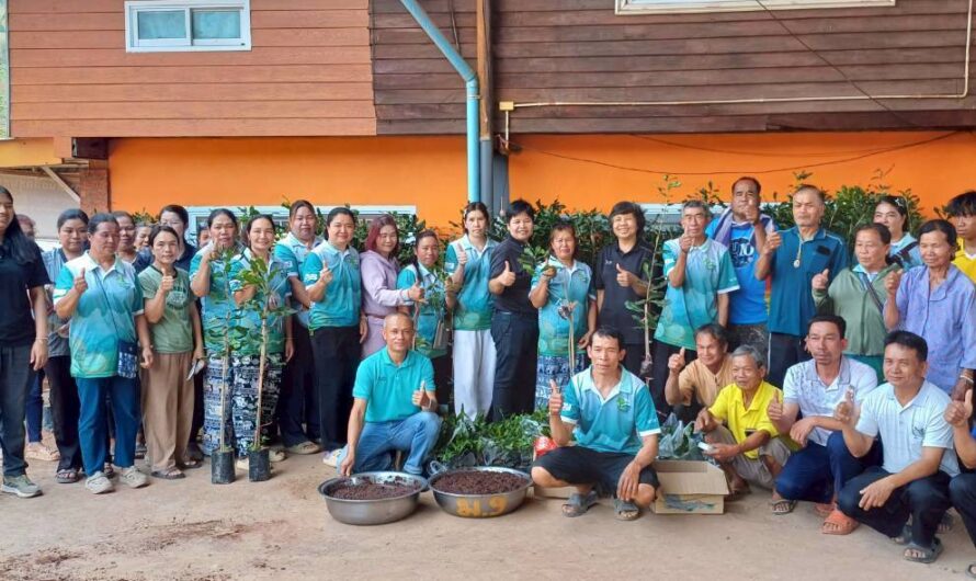 ร่วมเป็นวิทยากรถ่ายทอดความรู้การขยายพันธุ์มะคาเดเมีย