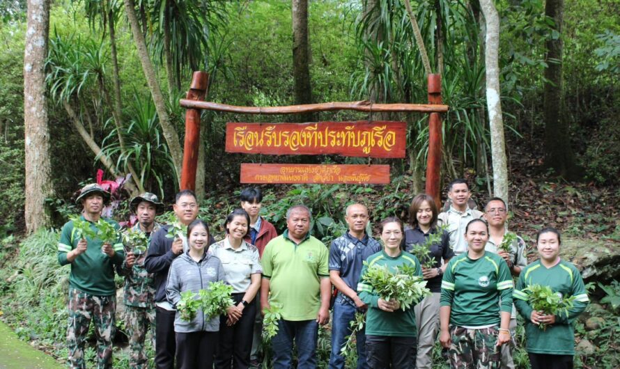 ร่วมเป็นวิทยากร ถ่ายทอดองค์ความรู้ วิธีการเพาะขยายพันธุ์กุหลาบพันปี