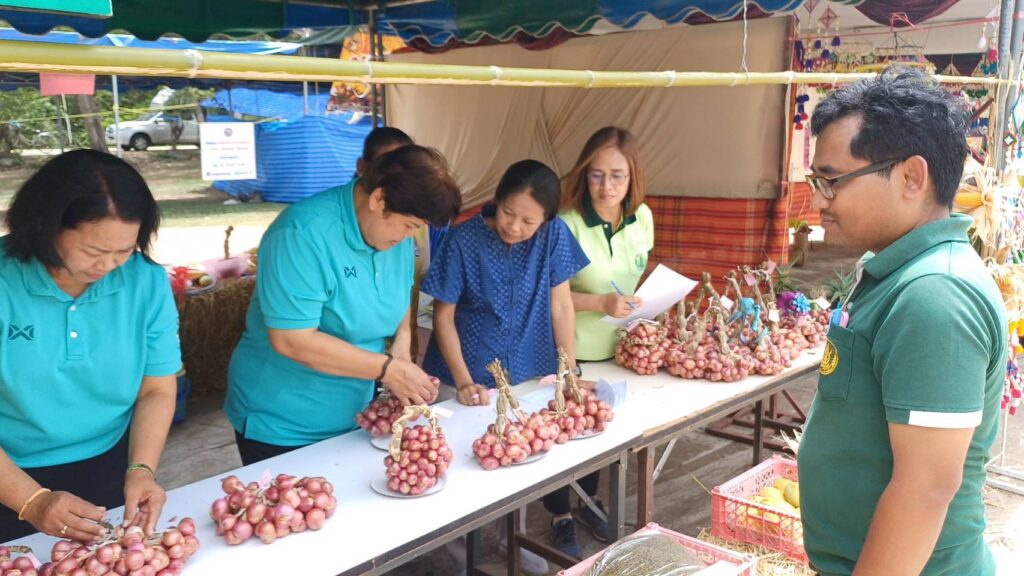 ร่วมเป็นกรรมการตัดสินการประกวดผลผลิตทางการเกษตร ในกิจกรรม “เทศกาลศิลปวัฒนธรรมประเพณี ดนตรี และของดีเมืองพยุห์”