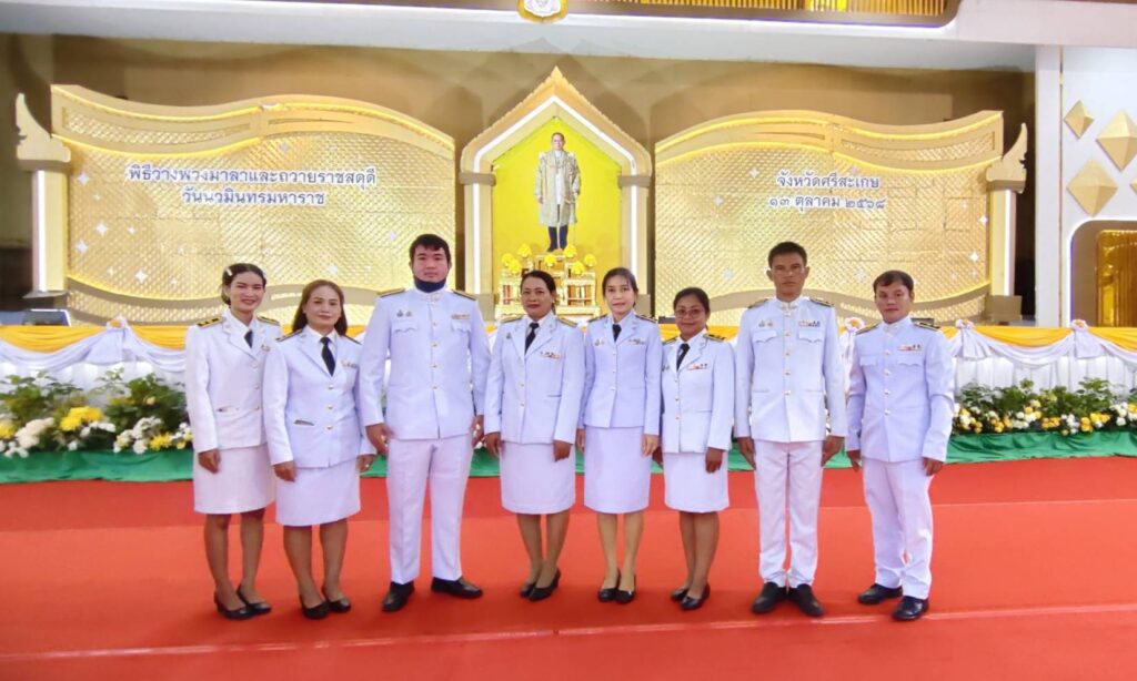 ร่วมพิธีทำบุญตักบาตร และพิธีวางพวงมาลา เพื่อน้อมรำลึกในพระมหากรุณาธิคุณพระบาทสมเด็จพระบรมชนกาธิเบศร มหาภูมิพลอดุลยเดชมหาราช บรมนาถบพิตร เนื่องในวันนวมินทรมหาราช 13 ตุลาคม 2568