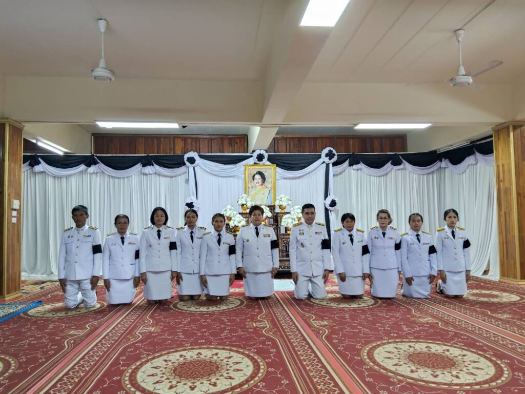 ร่วมพิธีบำเพ็ญกุศล เพื่ออุทิศถวายพระราชกุศล แด่สมเด็จพระนางเจ้าสิริกิติ์ พระบรมราชินีนาถ พระบรมราชชนนีพันปีหลวง