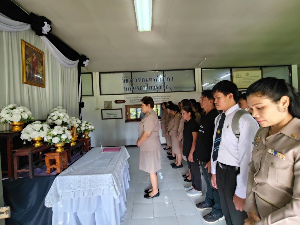 พิธีถวายสักการะและถวายความอาลัย เบื้องหน้าพระฉายาลักษณ์ สมเด็จพระนางเจ้าสิริกิติ์ พระบรมราชินีนาถ พระบรมราชชนนีพันปีหลวง