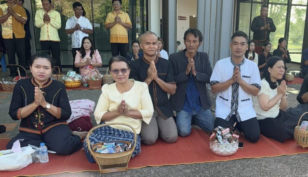 ร่วมกิจกรรม “ศรีสะเกษพร้อมใจ นุ่งผ้าไทยใส่บาตร ทำความดี วิถีพอเพียง” ประจำปีงบประมาณ พ.ศ. 2569