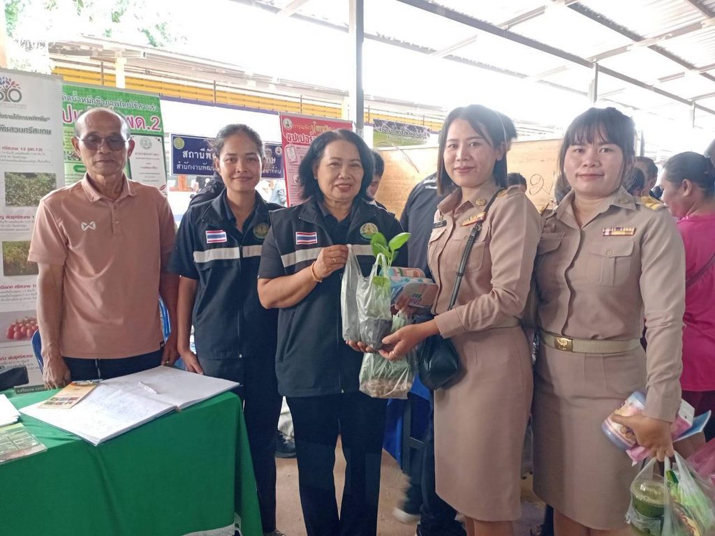 ร่วมกิจกรรมโครงการจังหวัดเคลื่อนที่ “หน่วยบำบัดทุกข์ บำรุงสุข สร้างรอยยิ้มให้ประชาชน” หน่วยแพทย์อาสาสมเด็จพระศรีนครินทราบรมราชชนนี (พอ.สว.) จังหวัดศรีสะเกษ