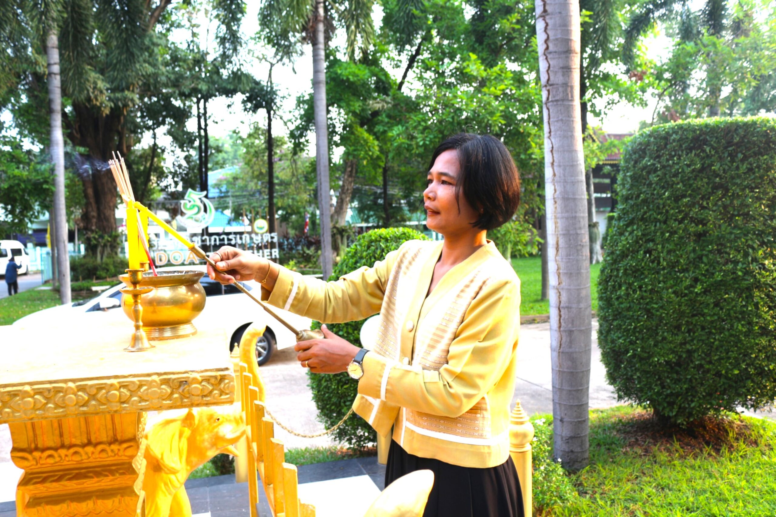 ผอ.สวส. สักการะสิ่งศักดิ์สิทธิ์ประจำสำนักงาน เนื่องในโอกาสเข้ารับตำแหน่งใหม่