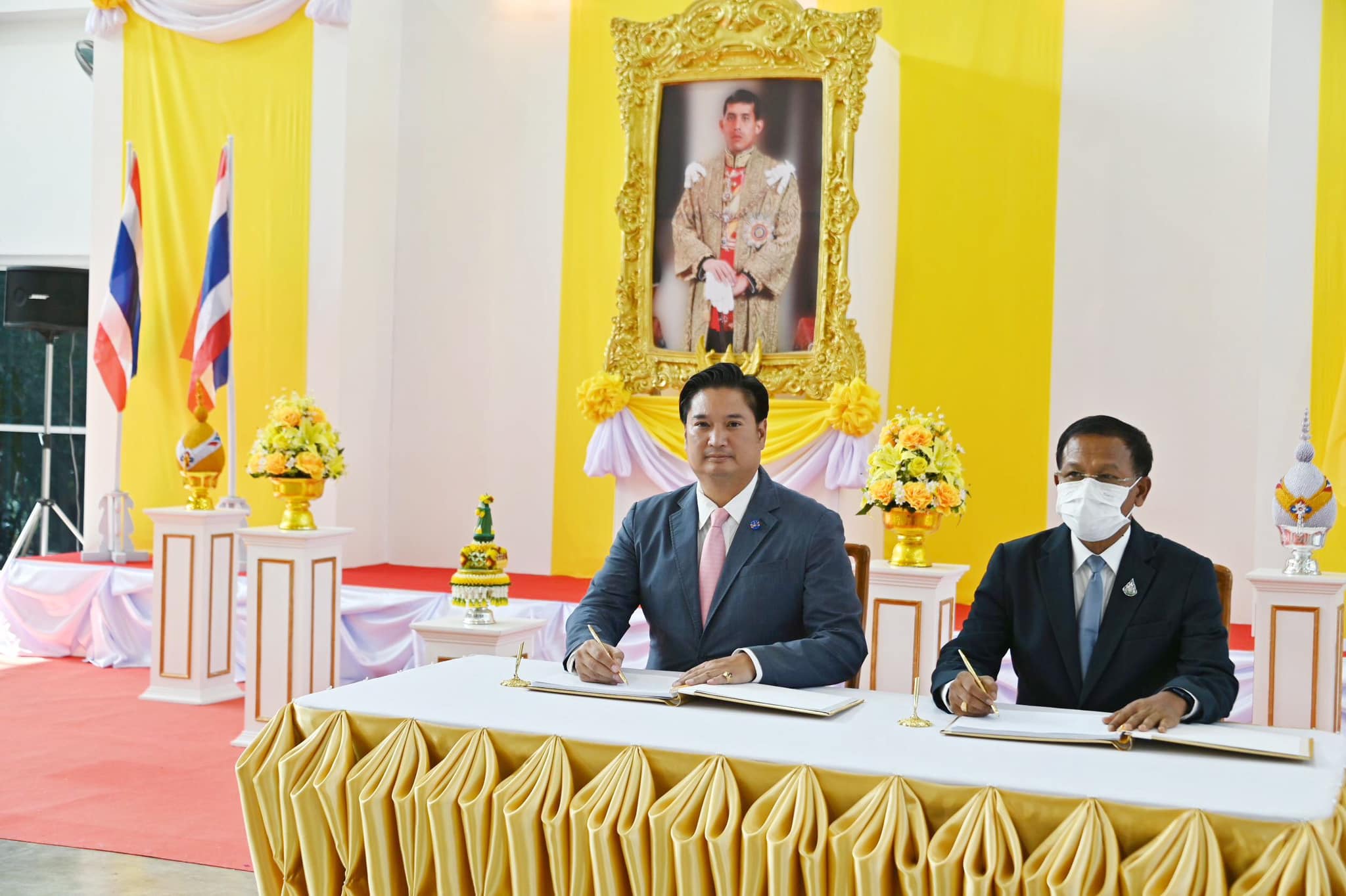 คณะผู้บริหาร ข้าราชการ กรมวิชาการเกษตร ลงนามถวายพระพรชัยมงคล พระบาทสมเด็จพระเจ้าอยู่หัว เนื่องในวันฉัตรมงคล 4 พฤษภาคม 2566
