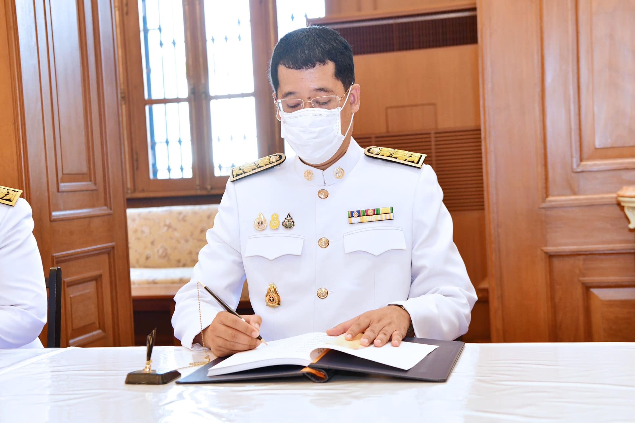 ร่วมพิธีลงนามถวายพระพร เนื่องในโอกาสวันเฉลิมพระชนมพรรษา 3 มิถุนายน 2566