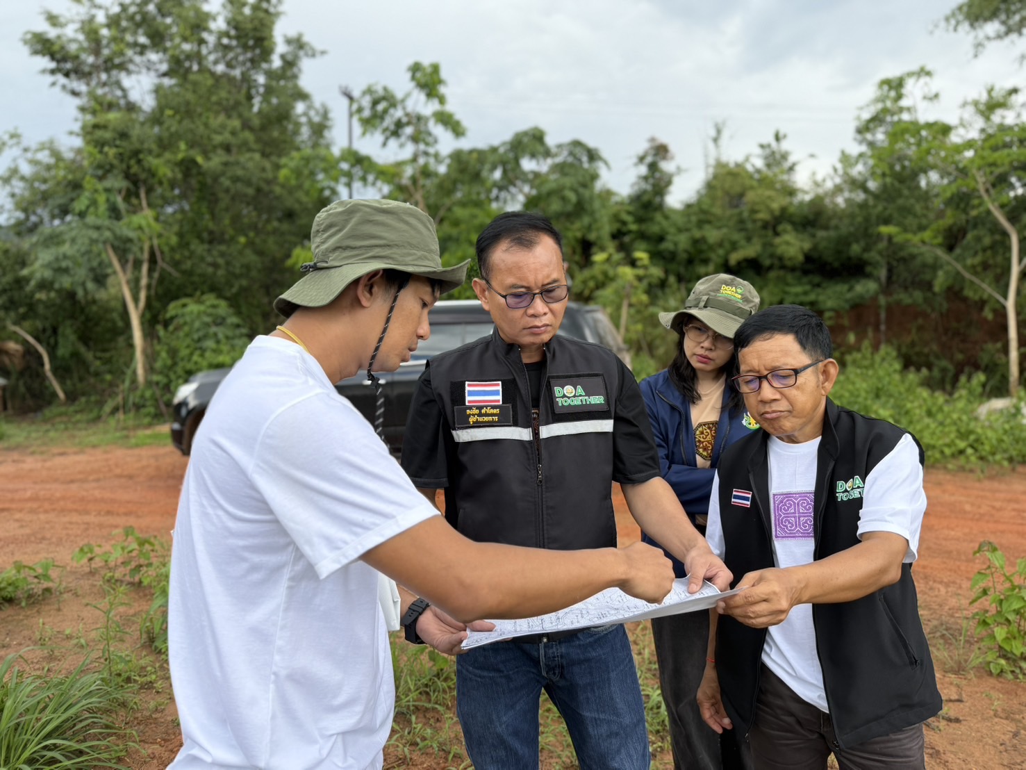 สวพ.2 ลงพื้นที่ติดตามแปลงเรียนรู้ไม้ผลเศรษฐกิจ และแปลงต้นแบบพัฒนาอาชีพเกษตรกร ณ บ้านร่มเกล้า จังหวัดพิษณุโลก