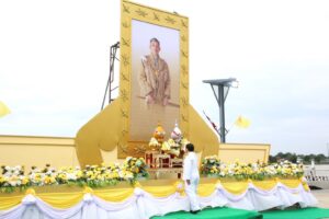 ร่วมเจริญพระพุทธมนต์และทำบุญตักบาตรถวายพระราชกุศล กิจกรรมเฉลิมพระเกียรติพระบาทสมเด็จพระเจ้าอยู่หัว เนื่องในโอกาสวันเฉลิมพระชนมพรรษา 28 กรกฎาคม 2568