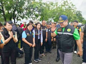 ร่วมให้การต้อนรับ รองนายกรัฐมนตรีและรัฐมนตรีว่าการกระทรวงเกษตรและสหกรณ์และรัฐมนตรีช่วยว่าการกระทรวงเกษตรและสหกรณ์