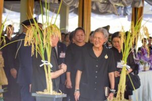 ร่วมรับเสด็จ พลเอกหญิง สมเด็จพระกนิษฐาธิราชเจ้า กรมสมเด็จพระเทพรัตนราชสุดาฯ สยามบรมราชกุมารี